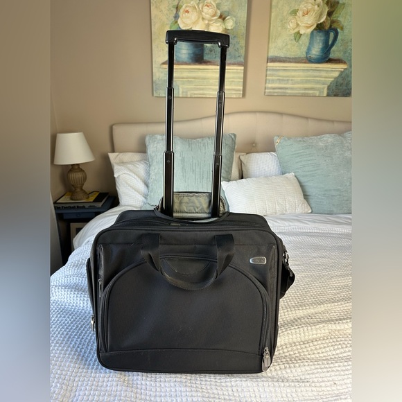 Dakota by Tumi Rollerbag Briefcase - Picture 1 of 14